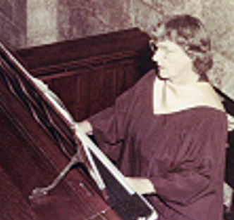 Jennie Cossitt at piano